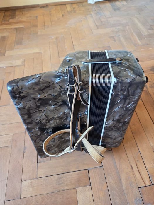 Acordeon Comet în stare perfecta de funcționare