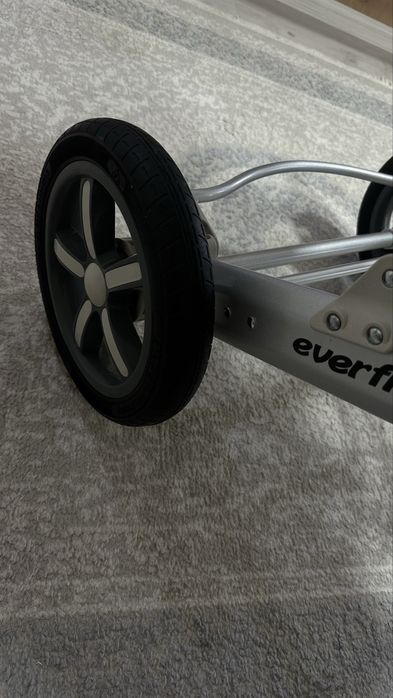 Продам коляску everflo