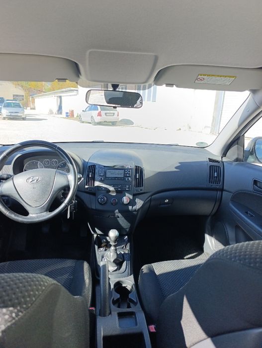 Hyunda i30 1.4 бензин мисля че мотора е за лагери ..