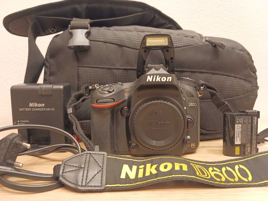Камера Nikon D600