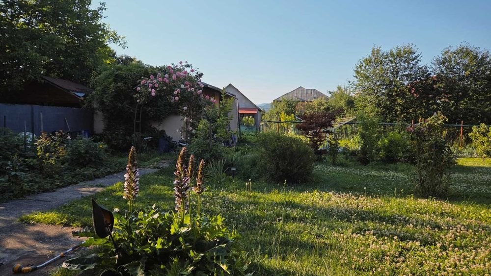 Casa spatioasa, 5 camere, sat Sasar, Maramures, zona vamii, teren 10 ari