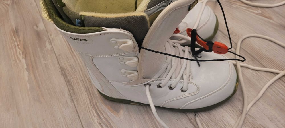 ghete snowboard fete Burton Sapphire marimea 40