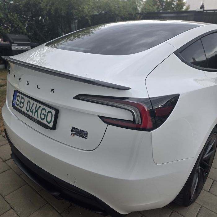 TESLA Model 3 2024 — imagine 2