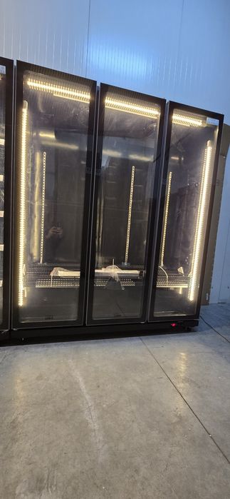 Vitrina frigorifica lactate mezeluri băuturi consum  3kw/ 24 ore