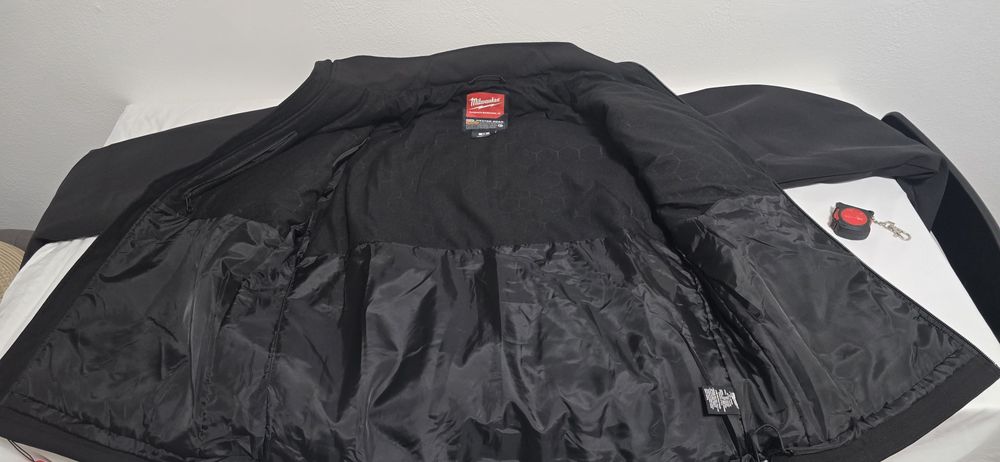 Geaca Milwaukee cu incalzire