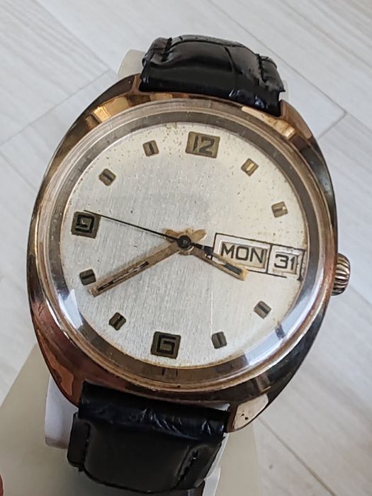 Ceas Slava Calendar Placat cu aur 26 rubine Funcționează excelent!