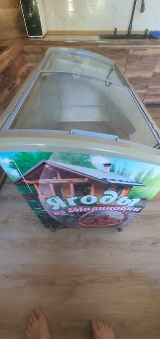 Продается витринный морозильник!