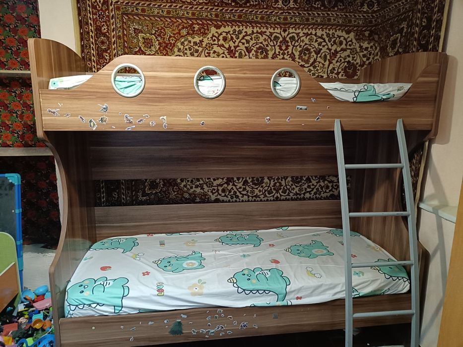 Кровать двухъярусная