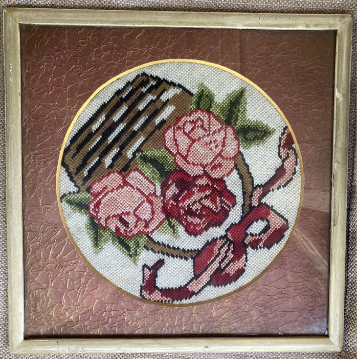 Goblen - Vintage - Cos cu flori - inramat cu geam