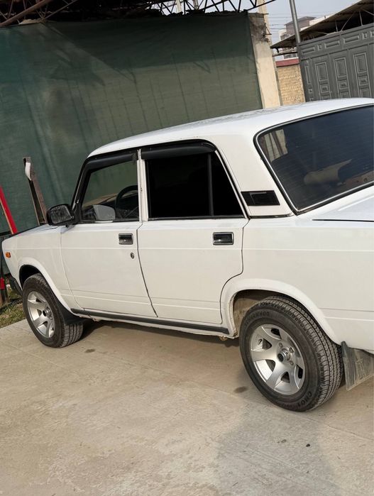 JIGULI 2107 srochna sotiladi