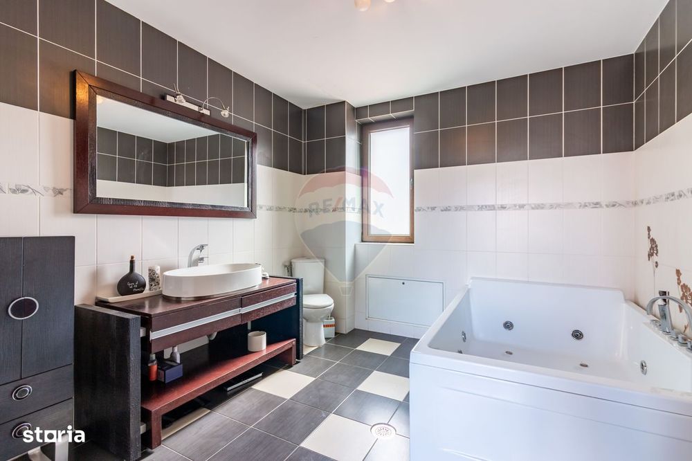 Vanzare Vilă cu 7 camere  Corbeanca