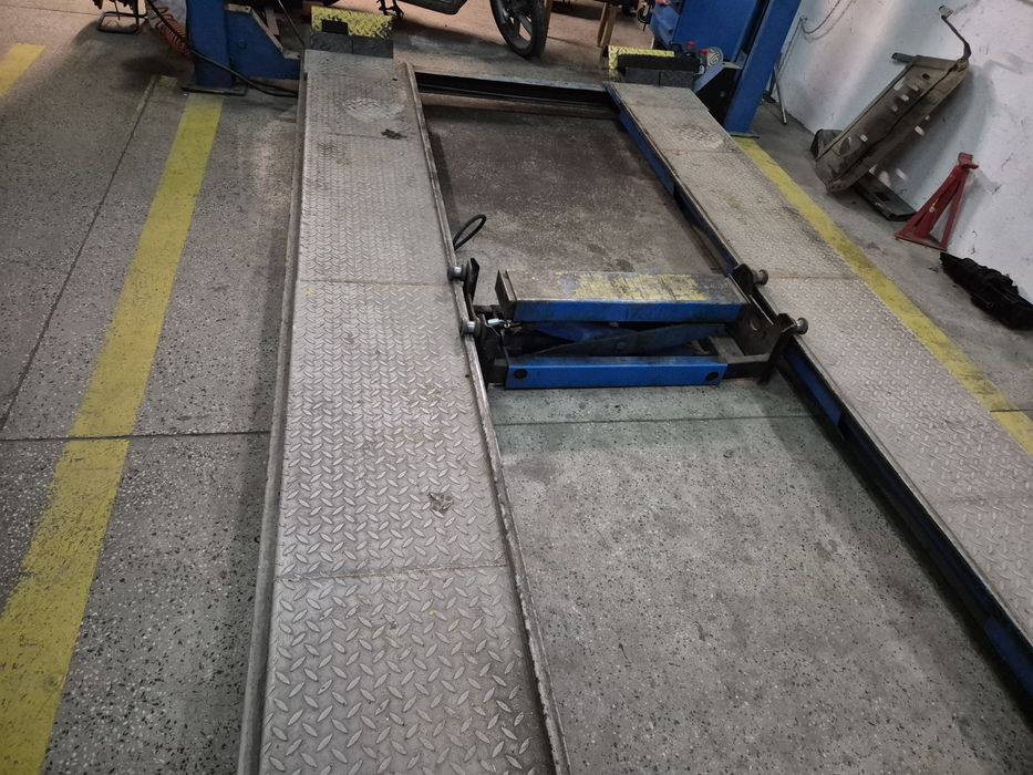 Четириколонен подемник