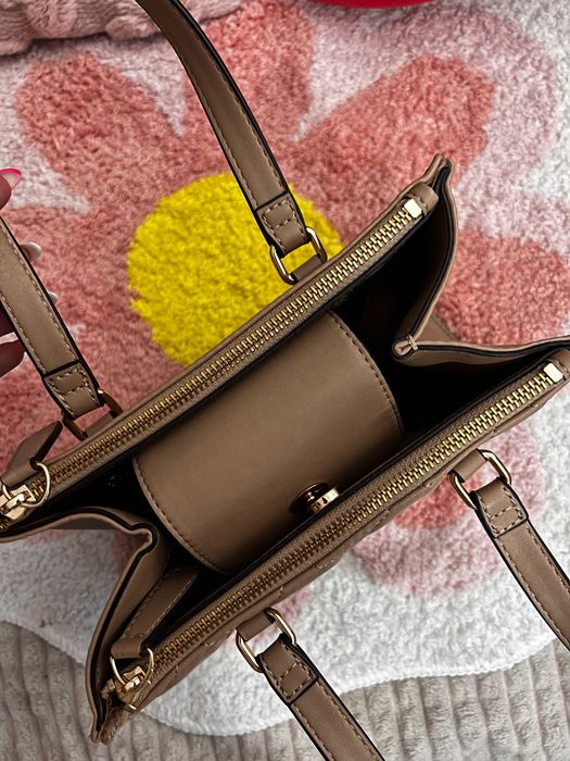 Дамска чанта Guess и Дамска чанта Paul Costelloe от естествена кожа