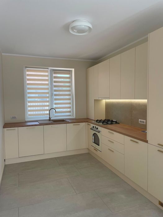 Proprietar inchiriez jumatate duplex