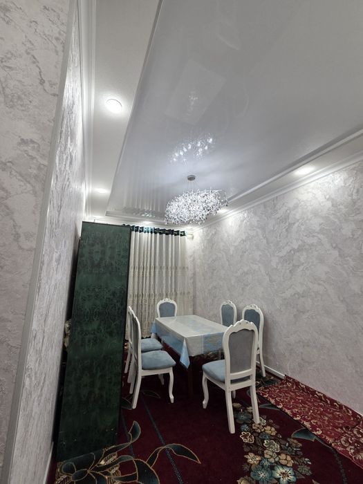 Аль мактум ресторан оркасида жойлашган узимнинг 2 этаж 2 хонали уй сот