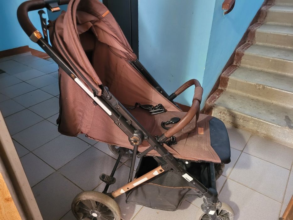 Детская прогулочная коляска