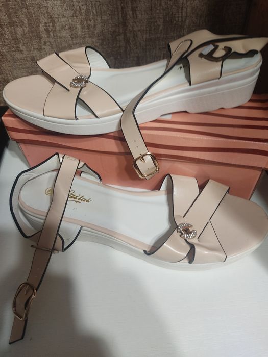 Продам женскую обувь