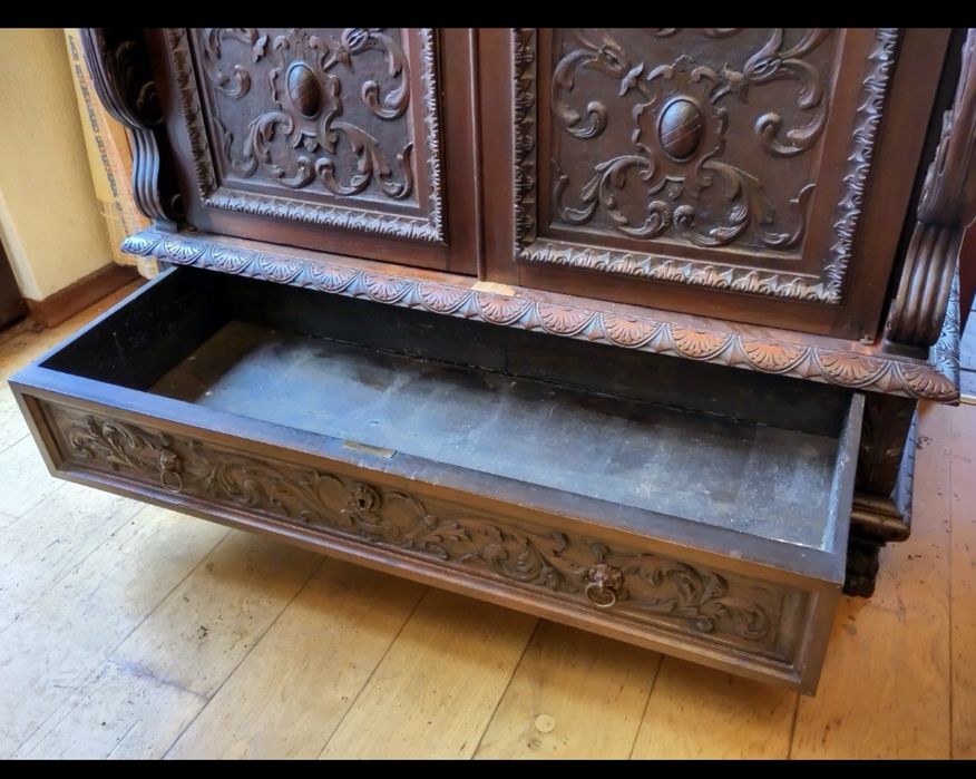 Антикварный буфет