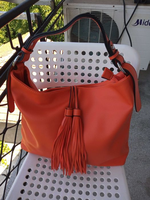 Страхотна дамска чанта и портмоне в оранжев цвят