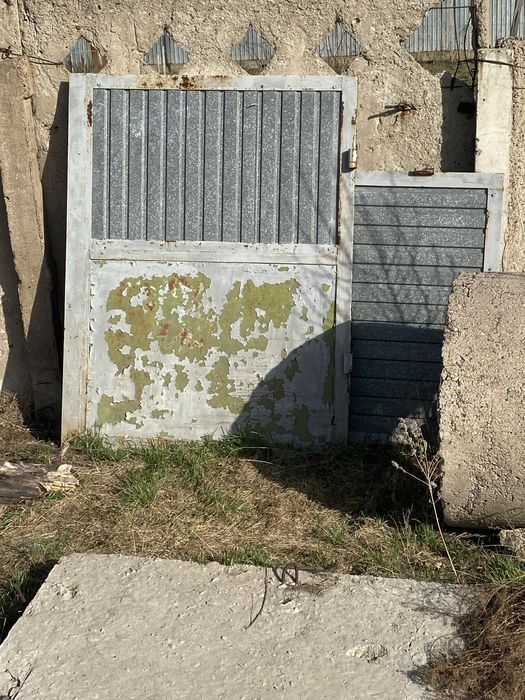 Железные ворота плотный металл