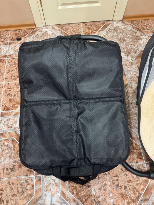 Стол за кола Kinderkraft и ел. люлка Moni