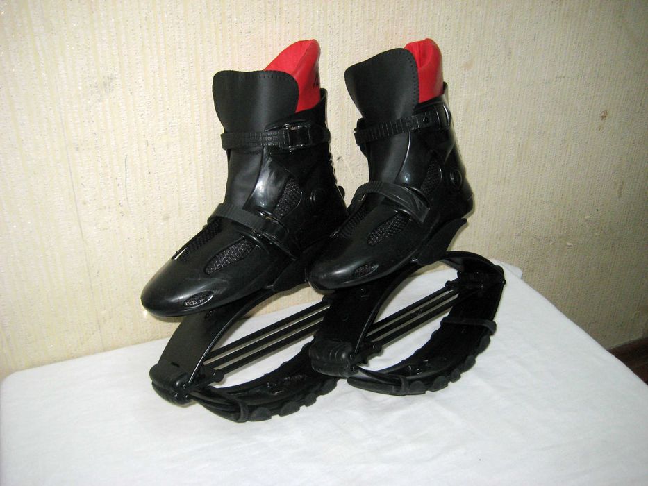 Прыгающий обув FUNNY JUMPS спортивный мало ползвано отличном состоянии