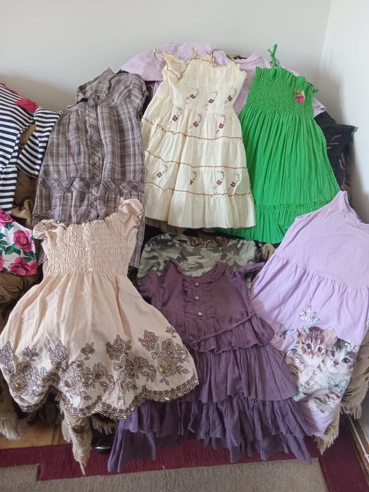 Продам на 6-13 лет нарядные платья и другие вещи