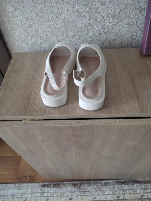 Босаножки.      .