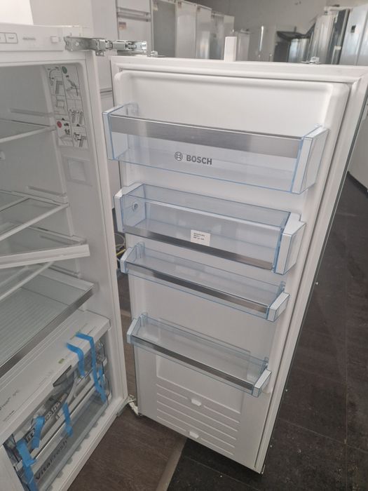 Хладилник за вграждане Bosch A++  140 см Чисто нов
