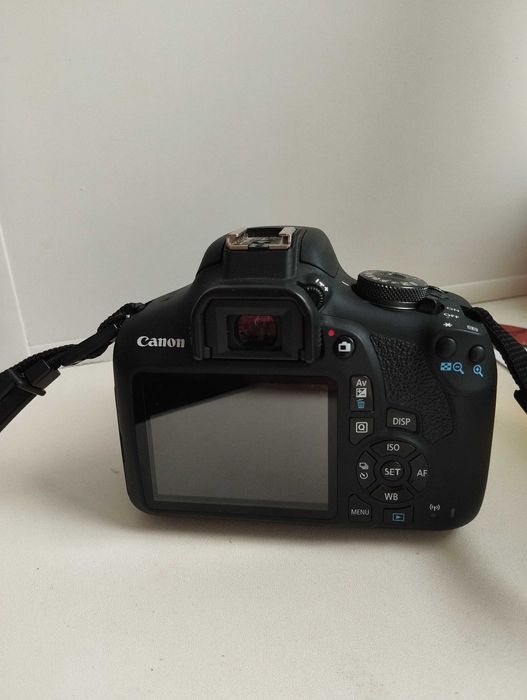 Фотоаппарат Canon EOS 2000D