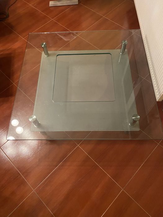 Masă din sticlă,salon