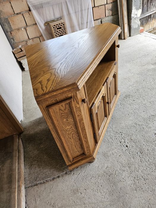 Comodă pe colț de lemn