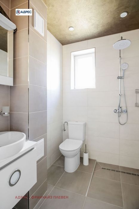 Продава се Тристаен апартамент в Плевен, Идеален център - 66 кв.м за 2122 €/кв.м - Снимка #8