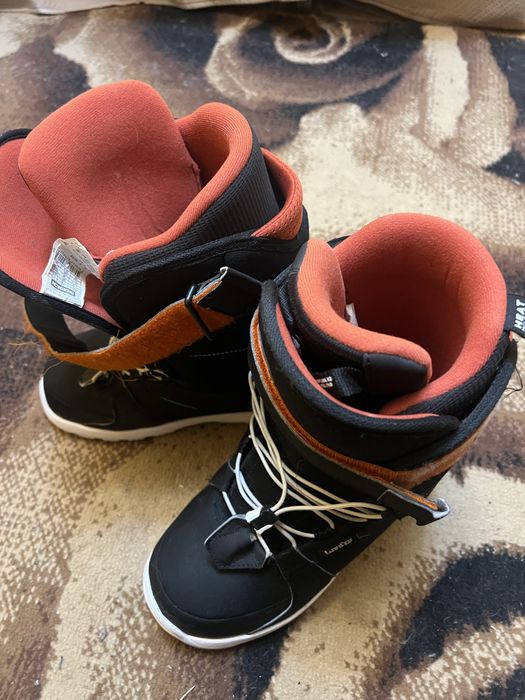 Продавам сноуборд обувки.