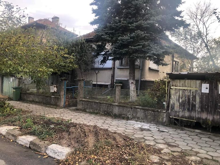 Продава се антим 1 ви 27