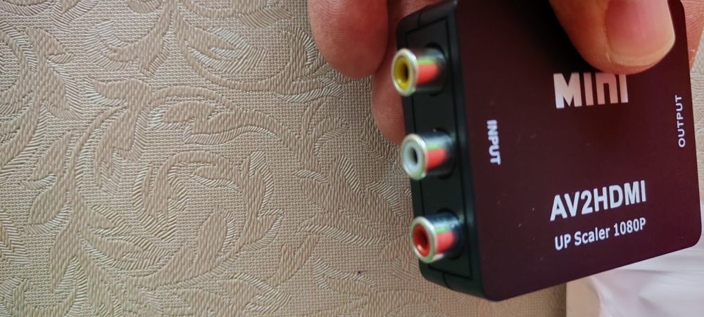 Адаптер чинч видео и звук към HDMI