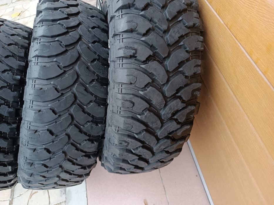 Гуми за кал  235 75 15