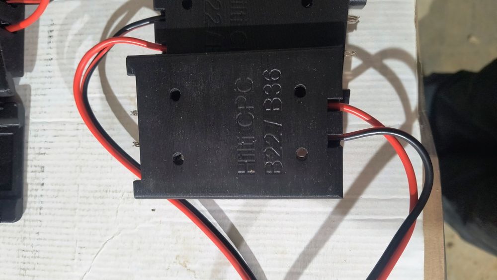 Адаптери и стойки за батерии Hilti