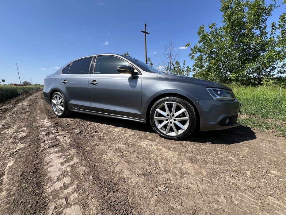 VOLKSWAGEN Jetta 2011 — imagine 2