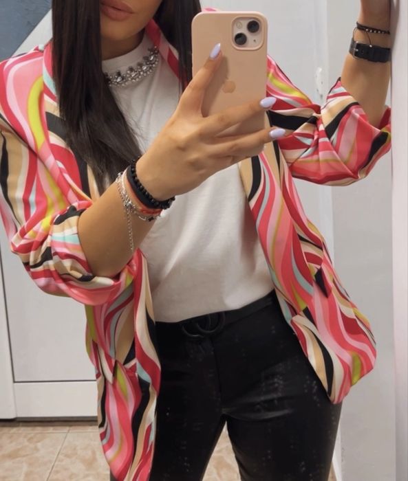 Дамско сако с цветен принт