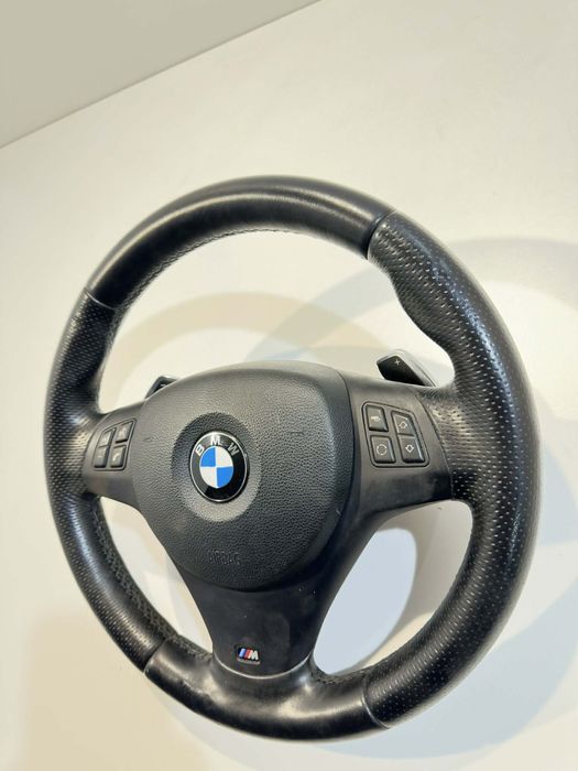 Продаваме фейслифт М волан за BMW E90 E91 E92 E93 E87