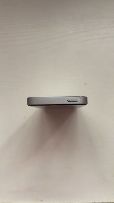 Продавам Iphone SE 32gb