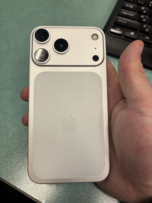 iPhone 11. Снаружи 17 про