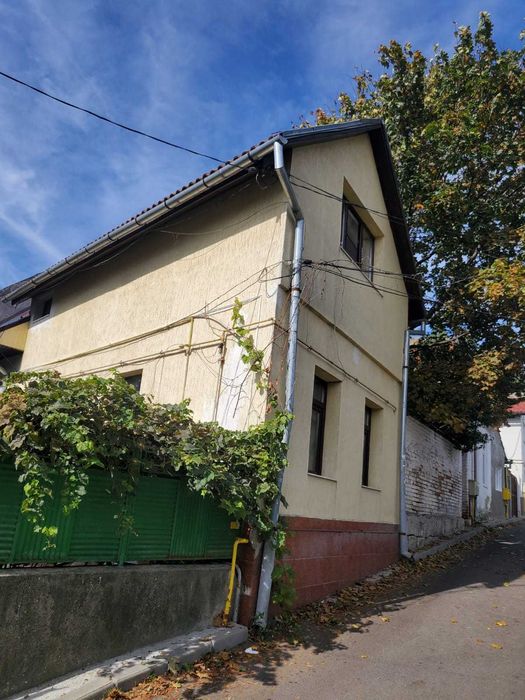 Casa mobilata de inchiriat, 3 camere, renovata
