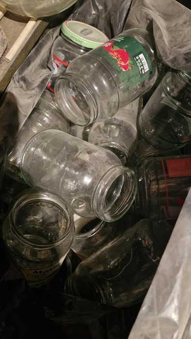 Продаются банки для консервации.  Имеются с крышками и без крышками. .