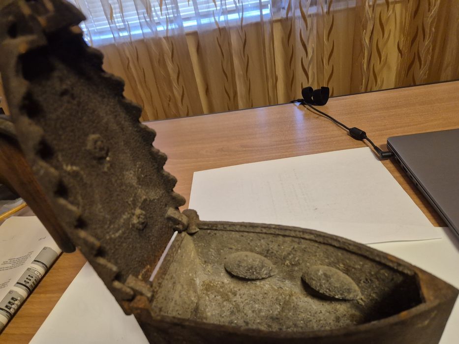 Fier de calcat vechi .