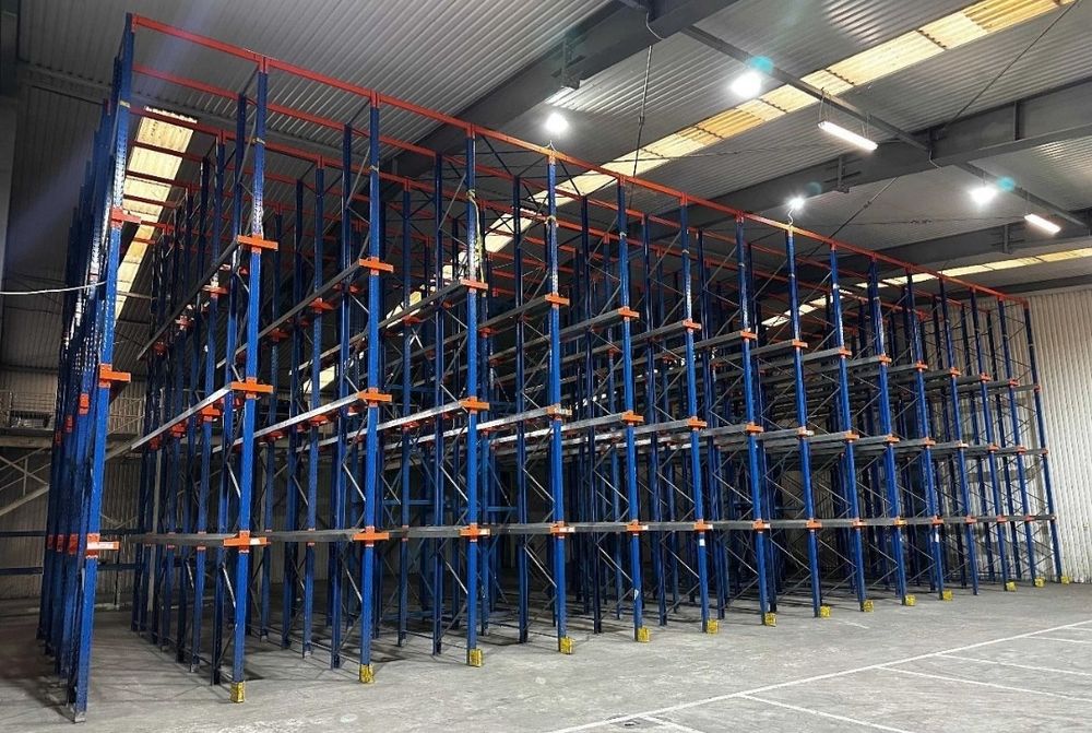 Rafturi metalice drive-in