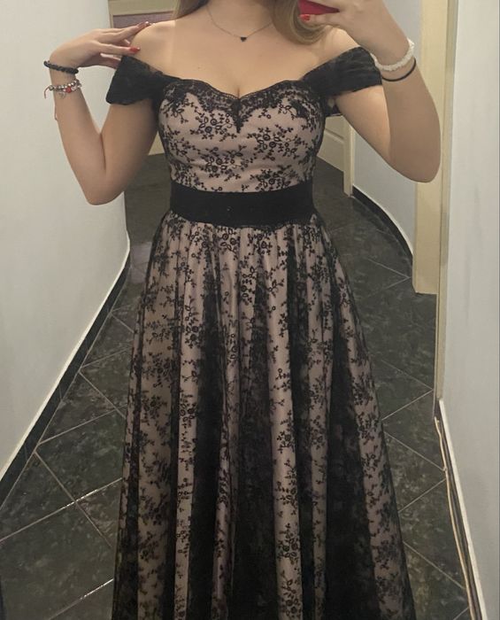 Абитуриентска рокля