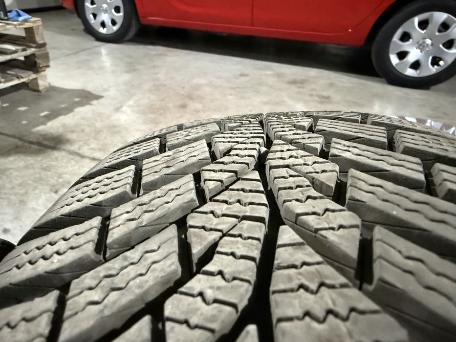 4бр. ОТЛИЧНИ Зимни Гуми 195/65R/15-CONTINENTAL-DOT:2225+4323*8.5м+6.8м