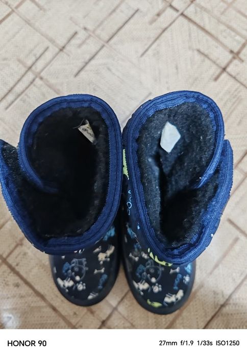 Продам детские зимние сапоги